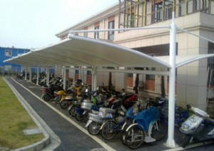 膜結(jié)構(gòu)電動(dòng)車(chē)棚究竟有哪些優(yōu)勢(shì)和好處?